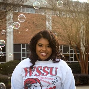 Meet your Posher, Maya